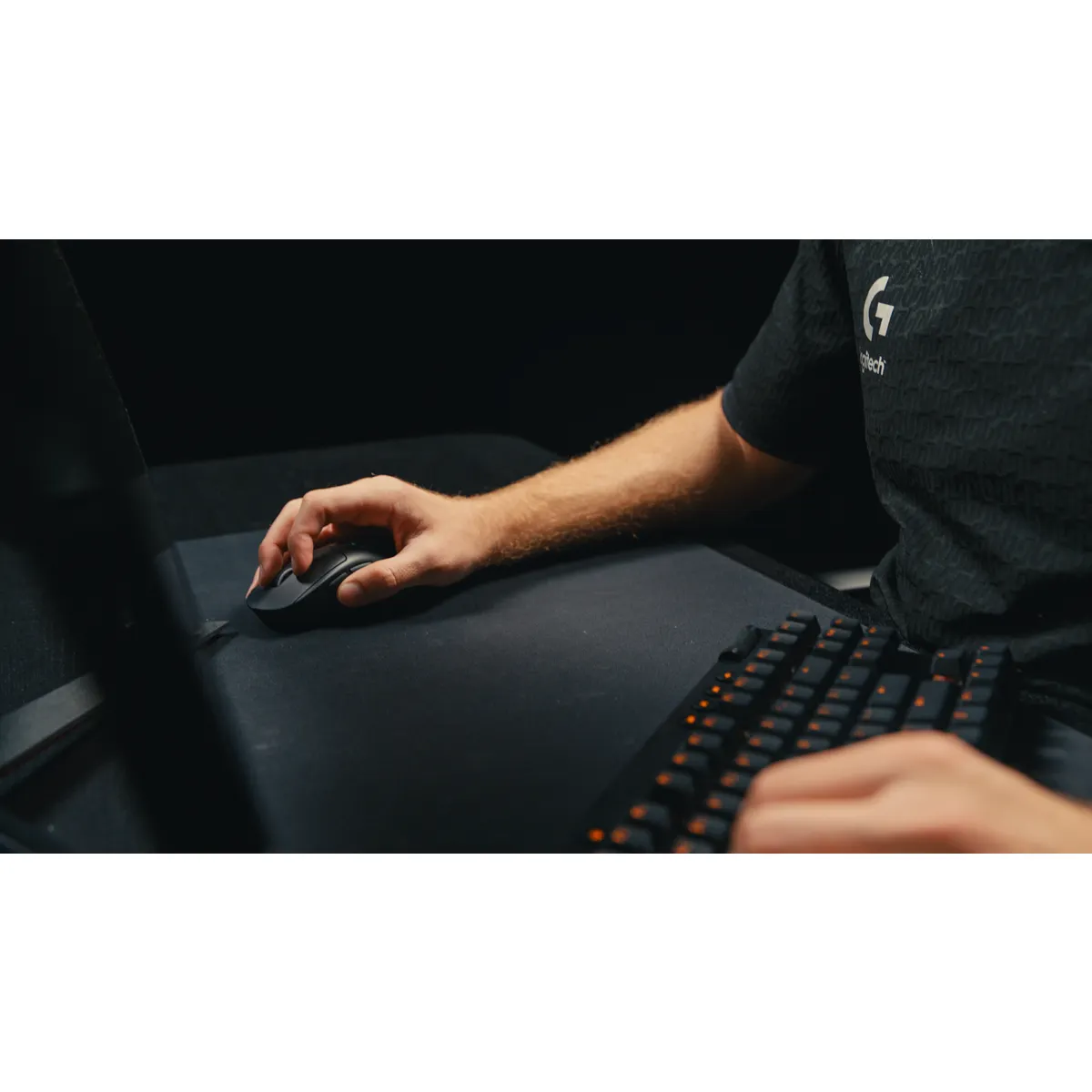 Logitech 910-007358 Pro X Superlight 2 Dex 5 gombos dpi 44000 1 ms vezeték nélküli fekete #1